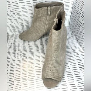 Old‎ Navy Ankle Perforated Open Toe Heel Bootie size 9